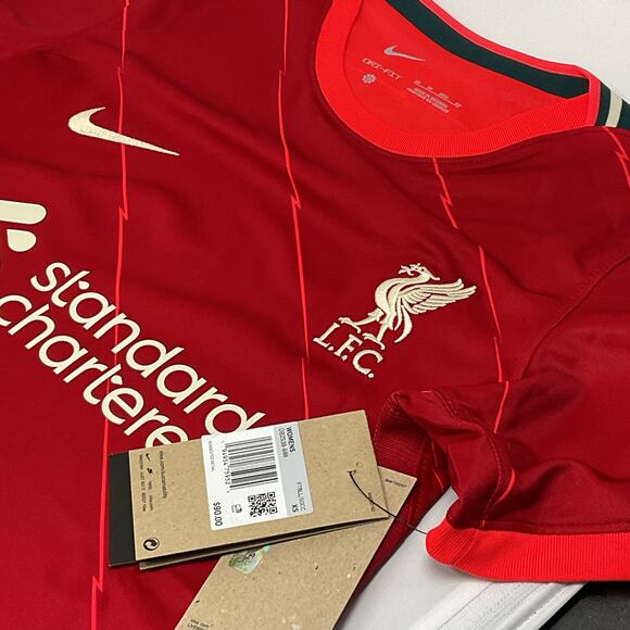 Nike Liverpool FC 2021 Home Soccer Jersey Red Women Size XS DB2539-688 Authentic - Picture 2 of 6